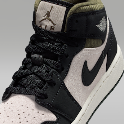 NIKE公式】エア ジョーダン 1 MID ジュニアシューズ.オンライン
